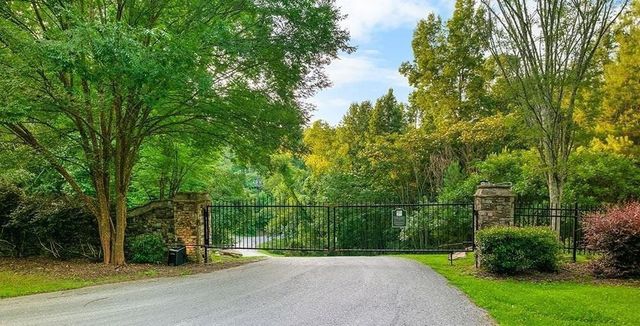 80 Jebs Ct, Ellijay, GA 30540