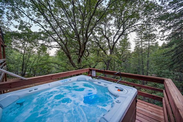 1260 Canyon View Ct, Arnold, CA 95223