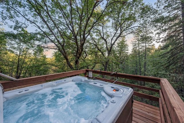 1260 Canyon View Ct, Arnold, CA 95223