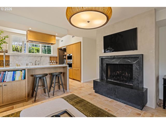 875 W 36TH Ave, Eugene, OR 97405