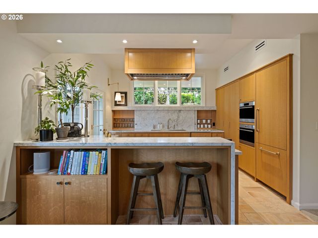 875 W 36TH Ave, Eugene, OR 97405