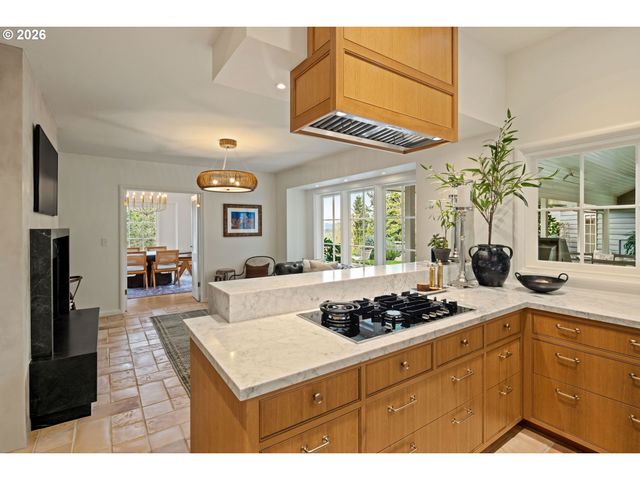 875 W 36TH Ave, Eugene, OR 97405