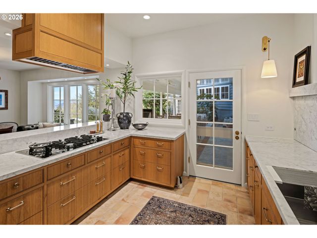 875 W 36TH Ave, Eugene, OR 97405