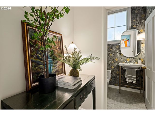 875 W 36TH Ave, Eugene, OR 97405