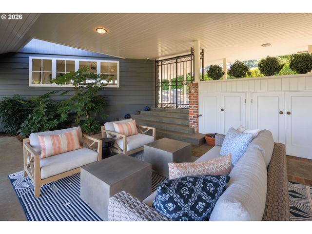 875 W 36TH Ave, Eugene, OR 97405