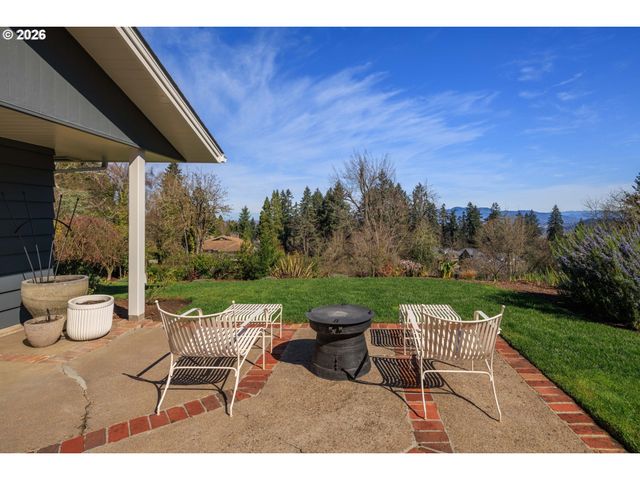 875 W 36TH Ave, Eugene, OR 97405