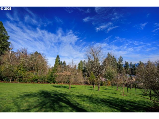 875 W 36TH Ave, Eugene, OR 97405