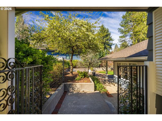 875 W 36TH Ave, Eugene, OR 97405