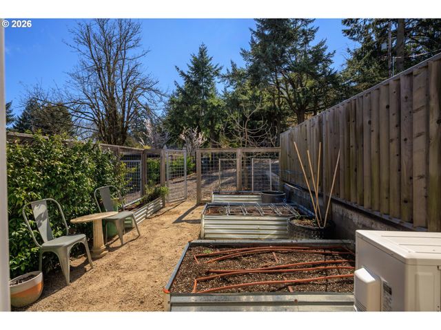 875 W 36TH Ave, Eugene, OR 97405