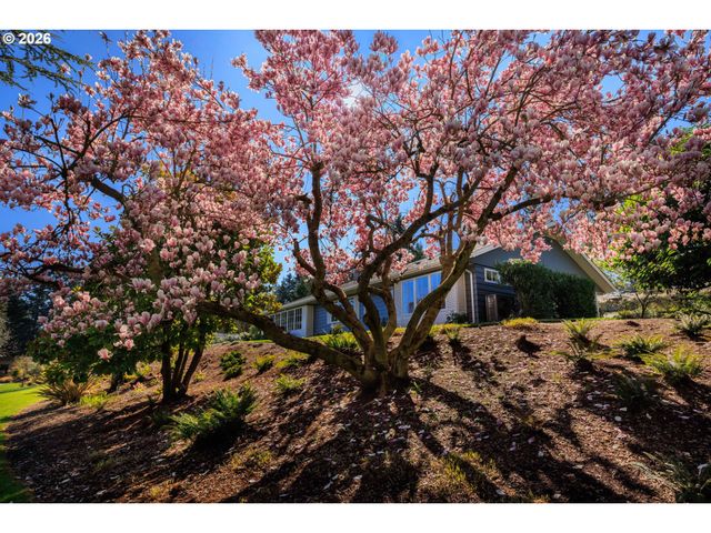 875 W 36TH Ave, Eugene, OR 97405