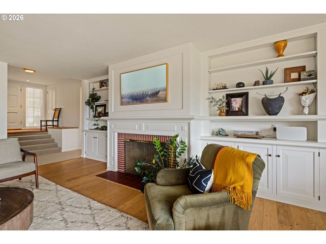 875 W 36TH Ave, Eugene, OR 97405