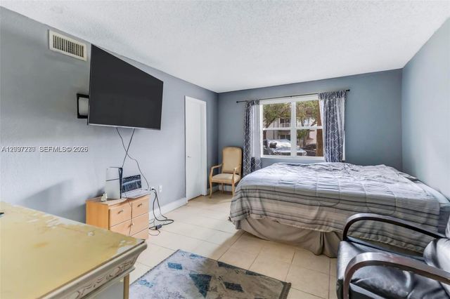 4235 N University Dr 115, Sunrise, FL 33351