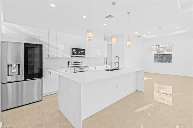 821 NW 37th PL, Cape Coral, FL 33993