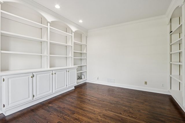 6605 Oakwood Manor Drive, Crystal Lake, IL 60012