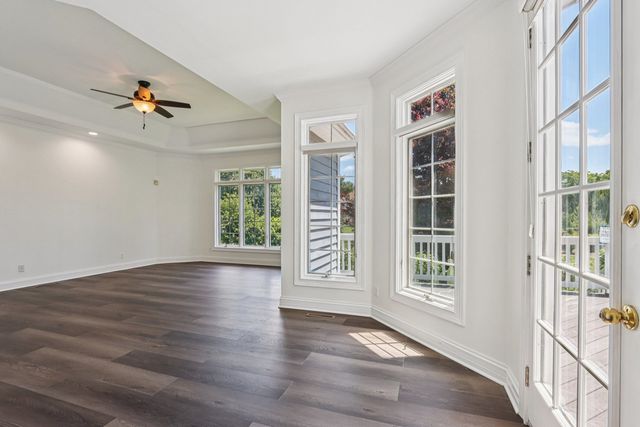 6605 Oakwood Manor Drive, Crystal Lake, IL 60012