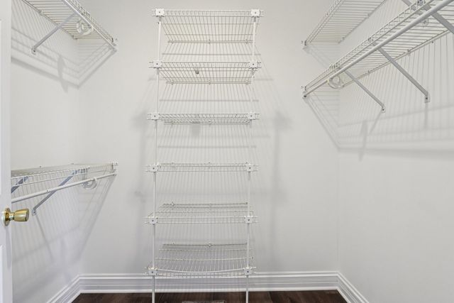 6605 Oakwood Manor Drive, Crystal Lake, IL 60012