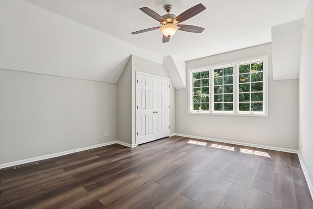 6605 Oakwood Manor Drive, Crystal Lake, IL 60012