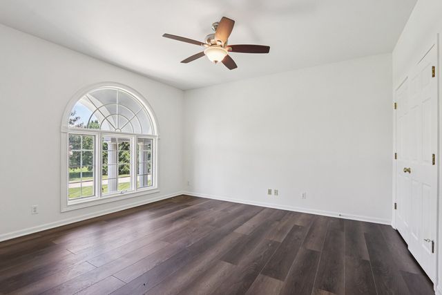 6605 Oakwood Manor Drive, Crystal Lake, IL 60012