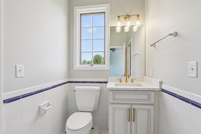 6605 Oakwood Manor Drive, Crystal Lake, IL 60012