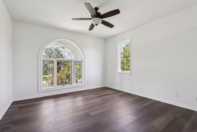 6605 Oakwood Manor Drive, Crystal Lake, IL 60012