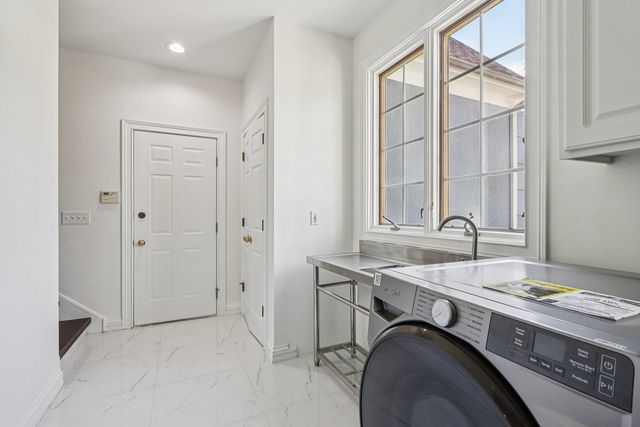 6605 Oakwood Manor Drive, Crystal Lake, IL 60012