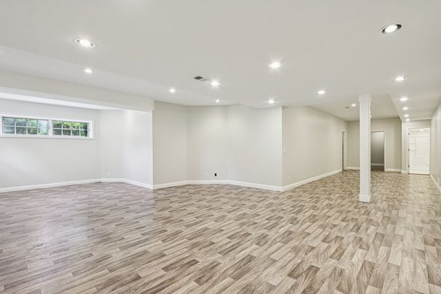 6605 Oakwood Manor Drive, Crystal Lake, IL 60012