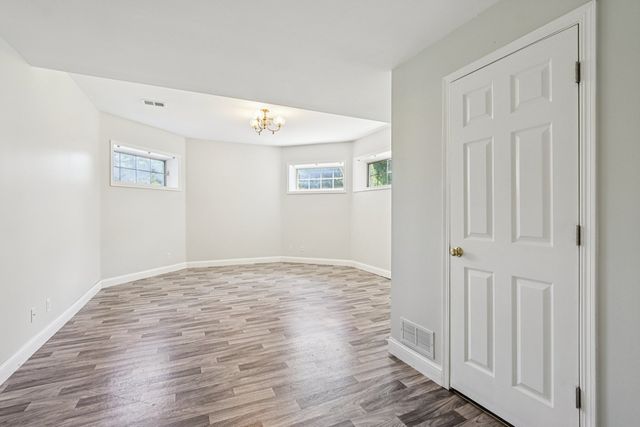 6605 Oakwood Manor Drive, Crystal Lake, IL 60012