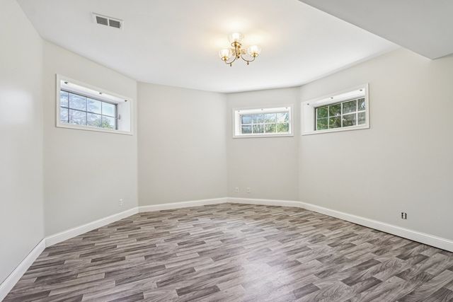 6605 Oakwood Manor Drive, Crystal Lake, IL 60012