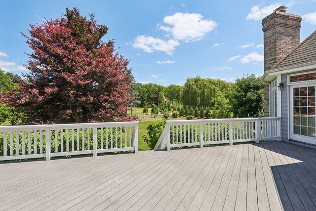 6605 Oakwood Manor Drive, Crystal Lake, IL 60012