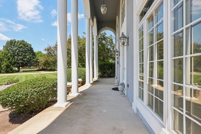 6605 Oakwood Manor Drive, Crystal Lake, IL 60012