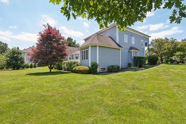 6605 Oakwood Manor Drive, Crystal Lake, IL 60012