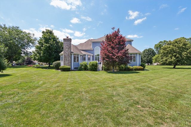 6605 Oakwood Manor Drive, Crystal Lake, IL 60012