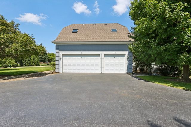 6605 Oakwood Manor Drive, Crystal Lake, IL 60012