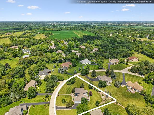 6605 Oakwood Manor Drive, Crystal Lake, IL 60012