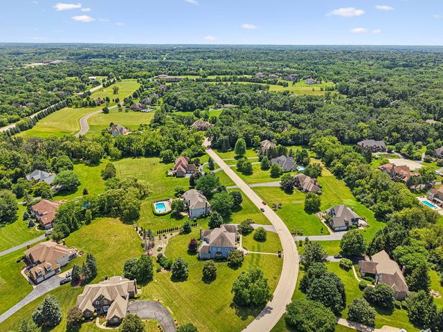 6605 Oakwood Manor Drive, Crystal Lake, IL 60012