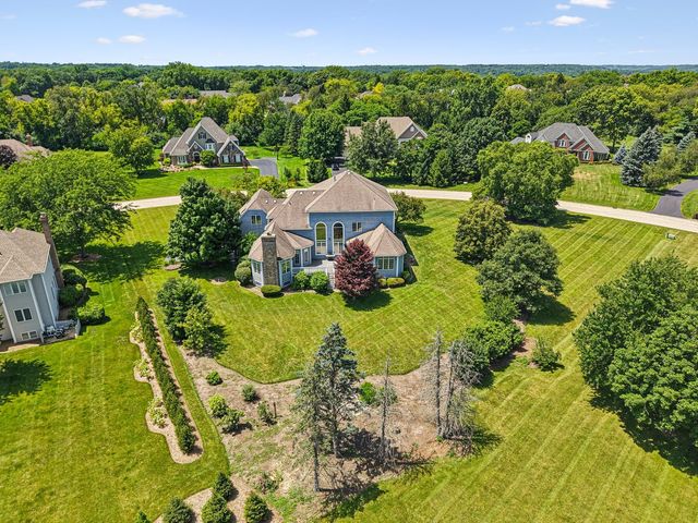 6605 Oakwood Manor Drive, Crystal Lake, IL 60012