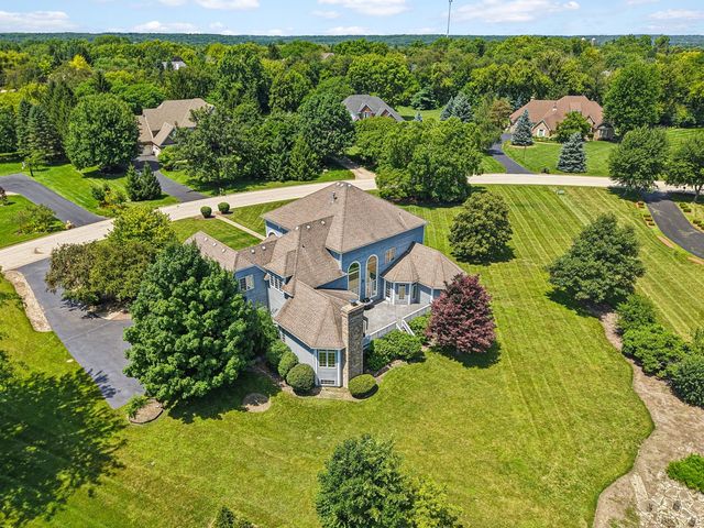 6605 Oakwood Manor Drive, Crystal Lake, IL 60012