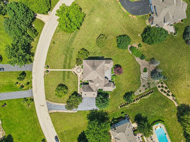 6605 Oakwood Manor Drive, Crystal Lake, IL 60012