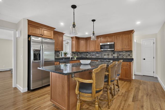 3 Hill Wood Way, East Sandwich, MA 02537