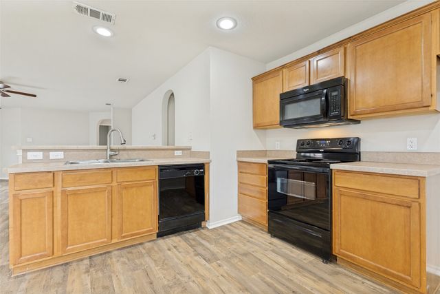 556 Winbridge Lane, Fort Worth, TX 76052