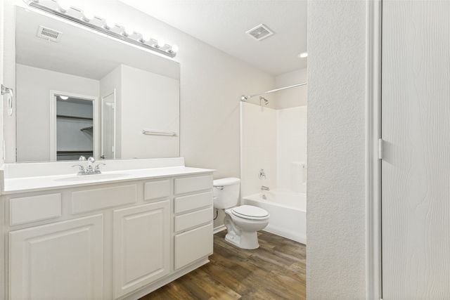 556 Winbridge Lane, Fort Worth, TX 76052