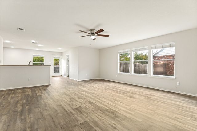 556 Winbridge Lane, Fort Worth, TX 76052