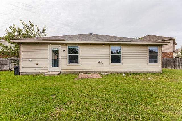 556 Winbridge Lane, Fort Worth, TX 76052