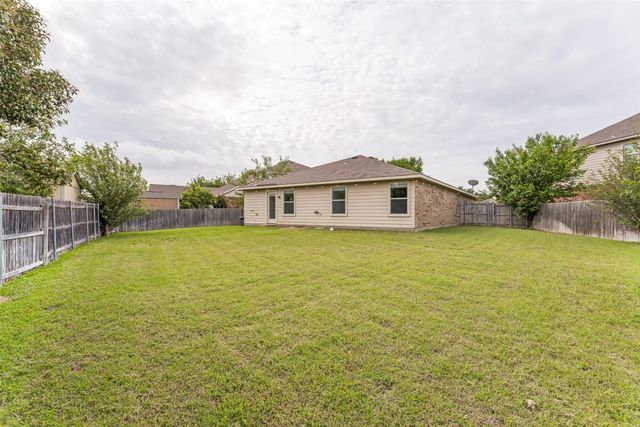 556 Winbridge Lane, Fort Worth, TX 76052