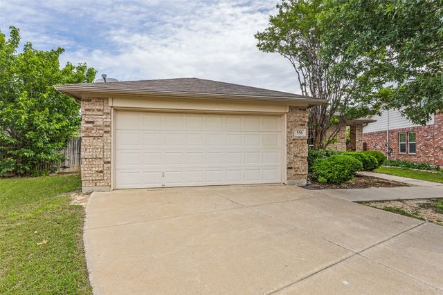 556 Winbridge Lane, Fort Worth, TX 76052