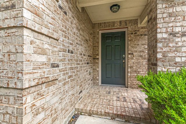 556 Winbridge Lane, Fort Worth, TX 76052