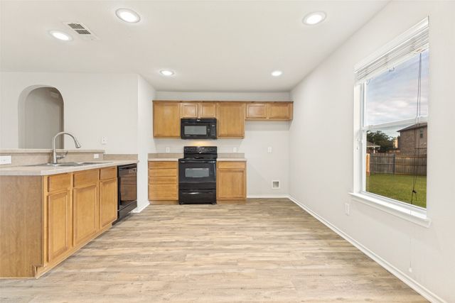 556 Winbridge Lane, Fort Worth, TX 76052