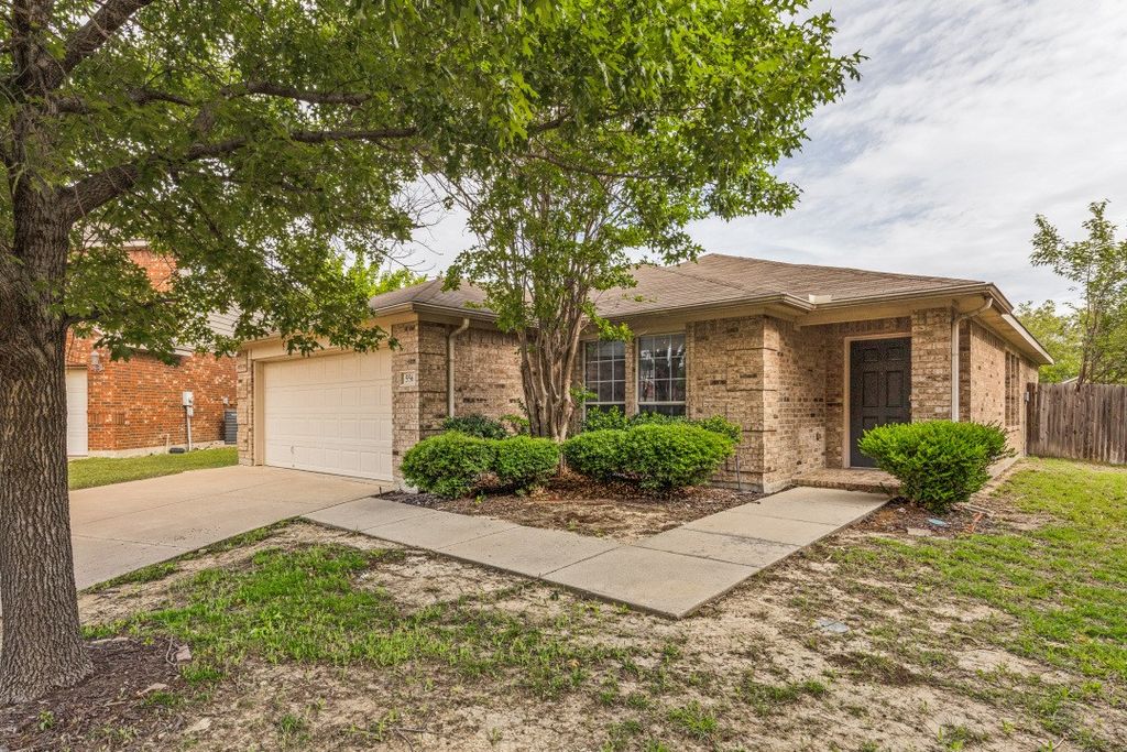 556 Winbridge Lane, Fort Worth, TX 76052