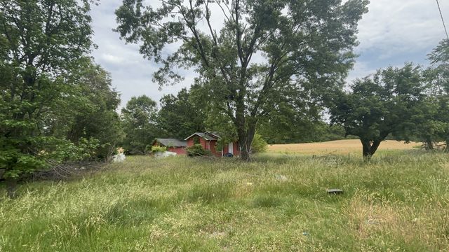 1229 N 1st St, Westmoreland, TN 37186