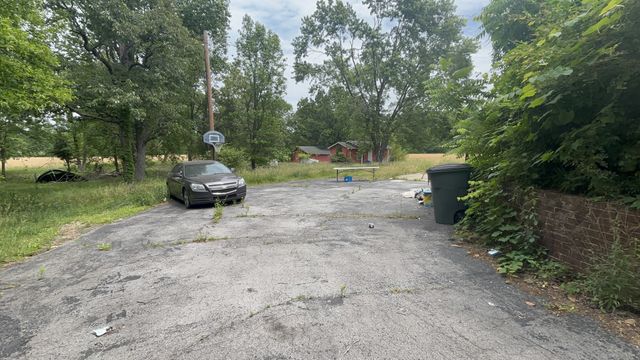 1229 N 1st St, Westmoreland, TN 37186